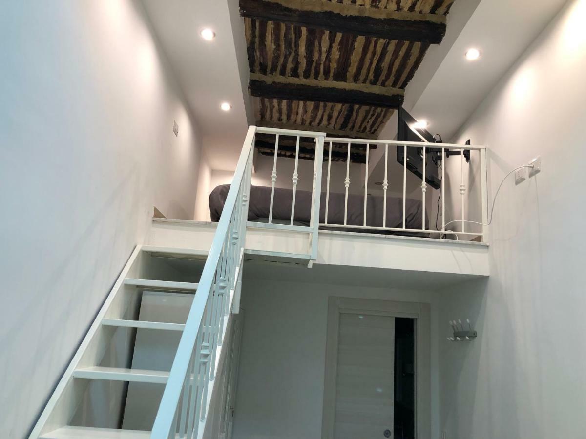 La Casina Di Lia In Via Dei Tribunali Napoli Exterior foto